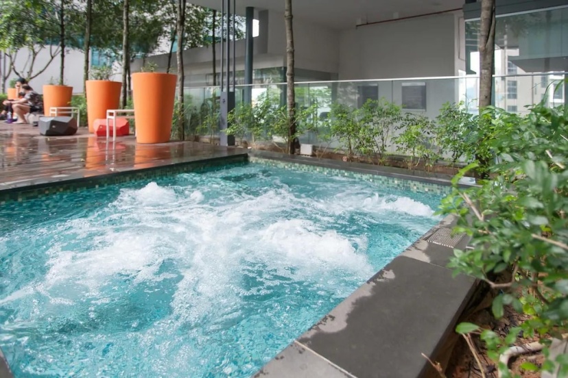 S3 Beautiful 2 Beds Suite - KLCC - KL Tower - WIFI — отель с удобствами в Куала-Лумпуре