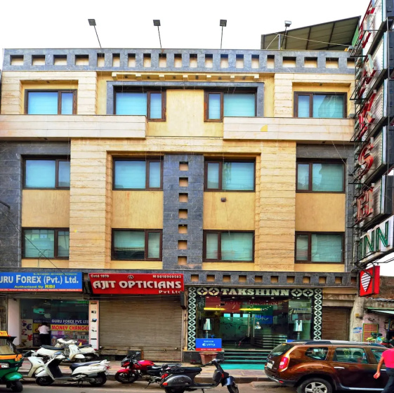Hotel Taksh Inn — отель рядом с интересными местами в Дели