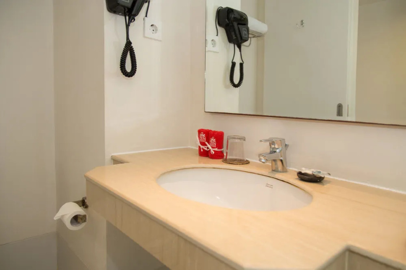 ZEN Rooms Kuta Jerman Beach 3 — отель в Денпасар, Индонезия