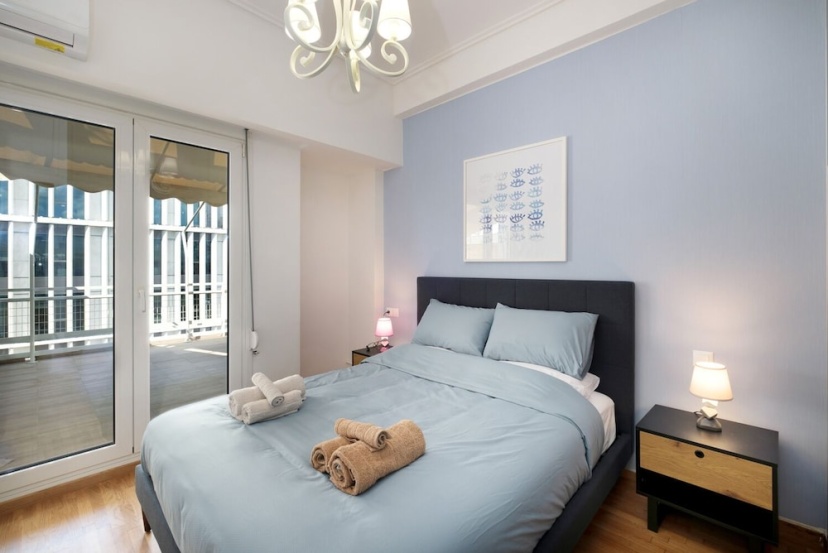 Цены на Stunning 1-bedroom Apartment in Center Athens в Афины