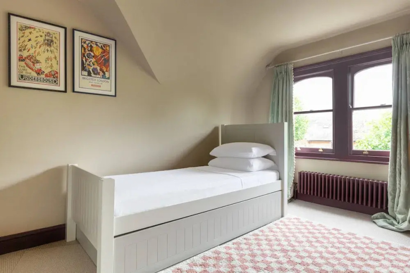 Цены на Westover Road III by Onefinestay в Лондоне