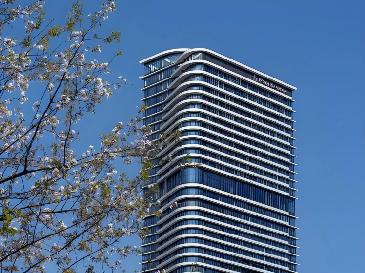 Four Seasons Hotel Osaka — отель в Осаке для романтического отдыха