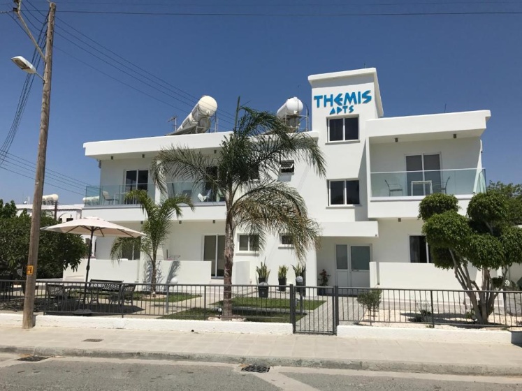 Themis Apartments — отель с удобным расположением в Ларнака