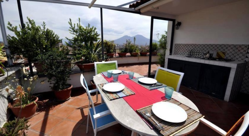 Naples Center Apartment 1 — отель в Неаполе, Италия