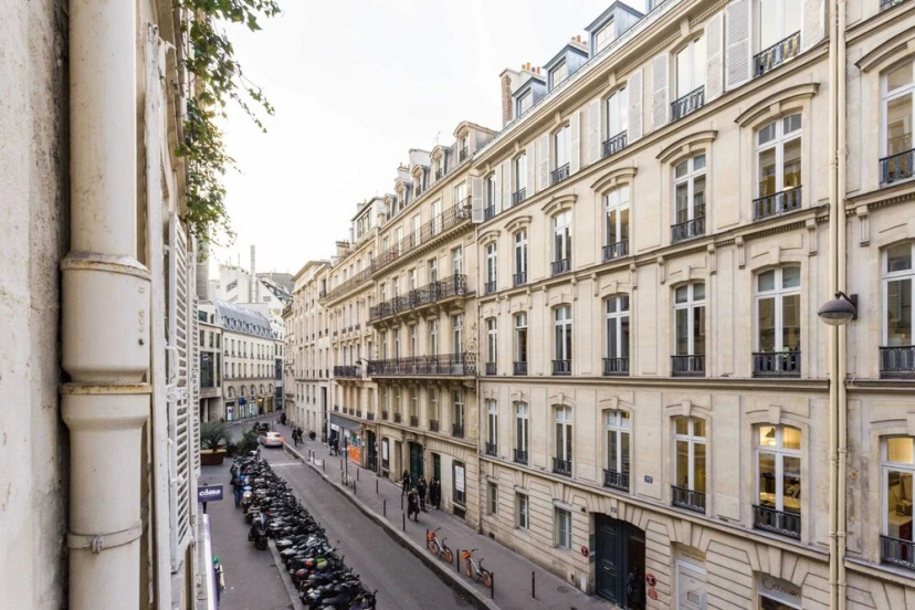 Artsy Flat For 2 Near Opera — забронировать отель в Париже