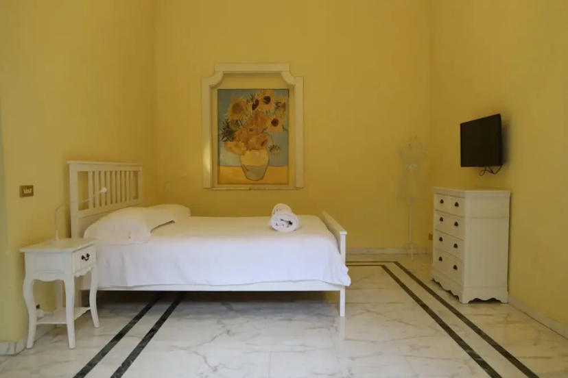 Цены на Re Vittorio Emanuele Apartment в Неаполе