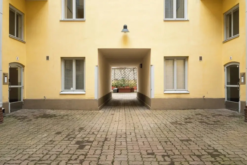 Renovated Top Floor Studio in Kallio — отель в Хельсинки, Финляндия