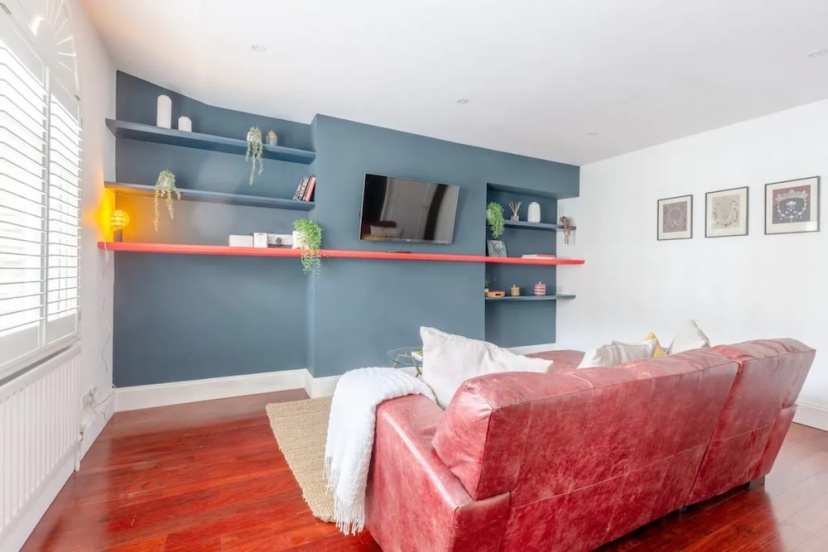 Цены на Stylish 2 Bedroom Apartment Beside Putney Station в Лондоне