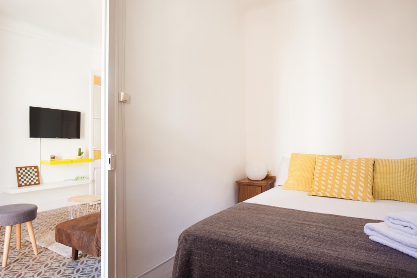 CONSELL DE CENT · Loving the Sagrada Familia 3BR comfort apartment — отель с удобным расположением в Барселоне