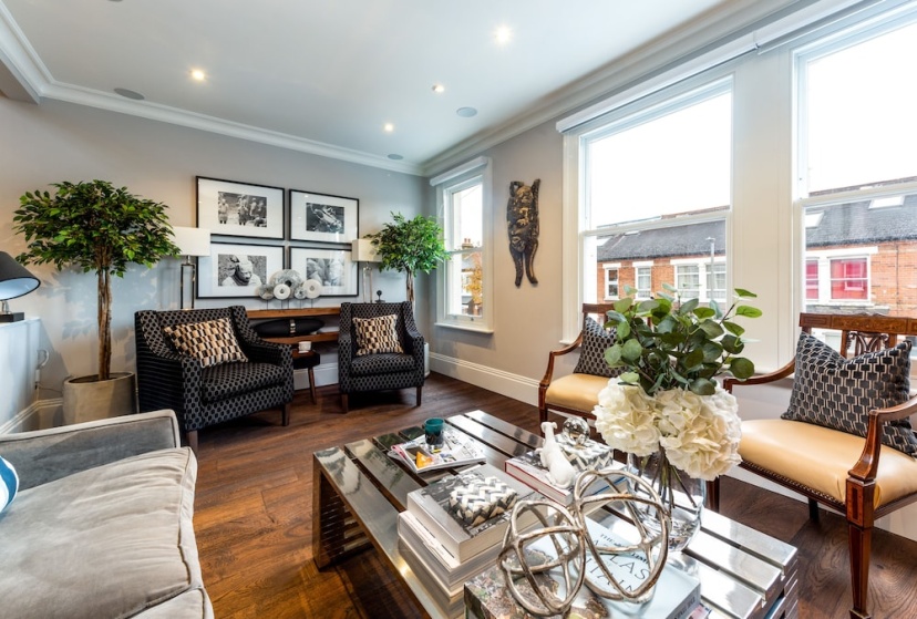 Цены на Luxurious Wandsworth Home Close to Putney Heath by Underthedoormat в Лондоне