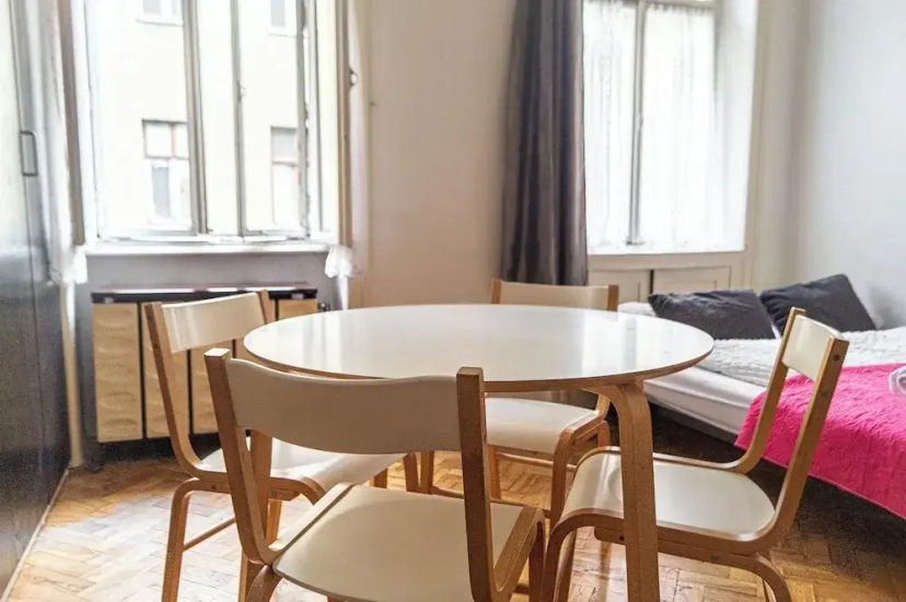Budget 1BR Apt Sleeps 5 Belvedere — комфортный отель в вене