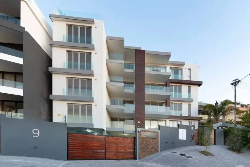 Deluxe Luxury 2 Bedroom Apartment Seapoint — отель с удобным расположением в Кейптауне