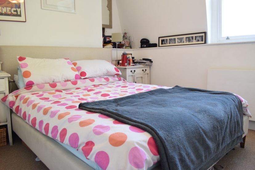 2 Bedroom Top Floor Apartment in Islington — забронировать отель в Лондоне