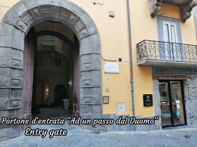 Ad un passo dal Duomo "2" — отель с удобным расположением в Неаполе