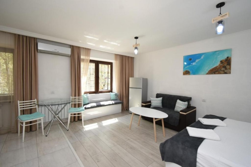 Цены на Cozy apartment near to the Metro H Kochar 19 в Ереван