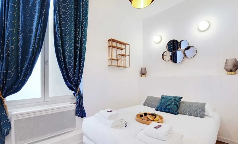 Chic Apartment in Paris for Couple — отель с удобным расположением в Париже