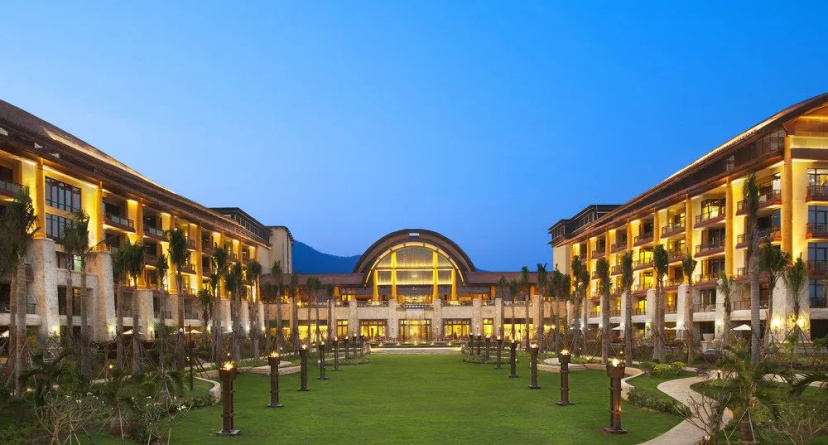 The St. Regis Sanya Yalong Bay Resort — отель с удобствами в Санье