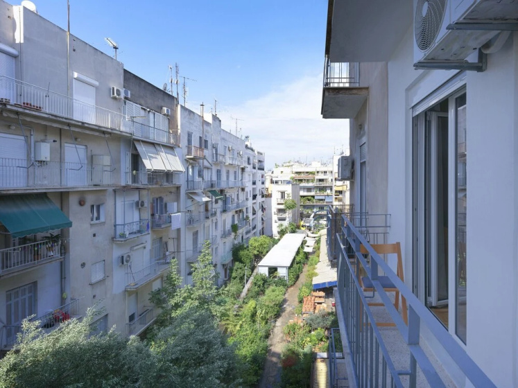 Fully Renovated Apartment in Kypseli — комфортный отель в Афины