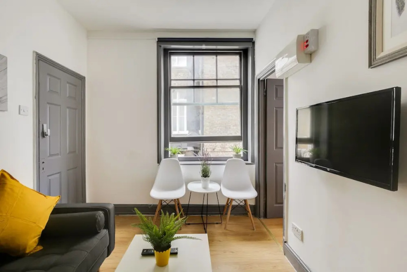 2 Bedroom Apartment 1st Floor Central London — отель с удобствами в Лондоне