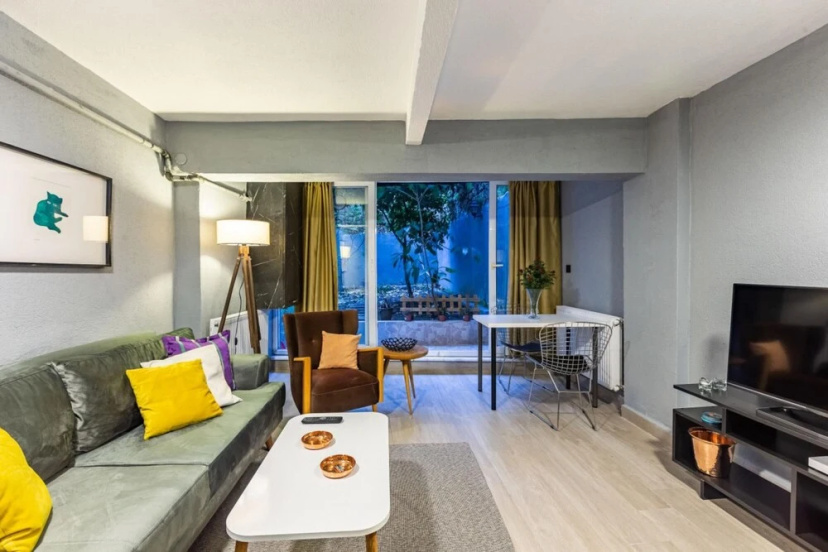Цены на Cozy and Central Flat With Backyard in Kadikoy в Стамбуле