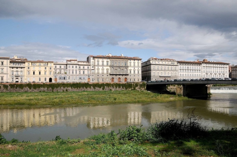Charming Studio Apartment in Front of the Arno River — комфортный отель в Флоренции