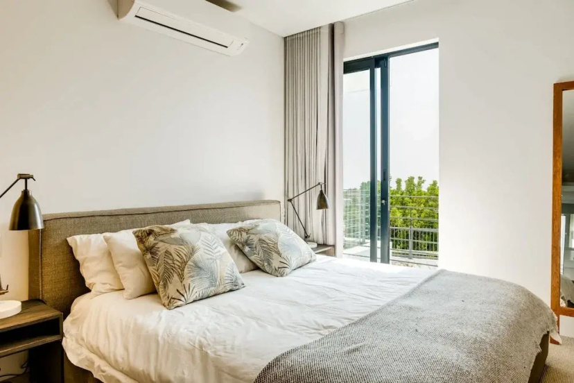 Gorgeous Sea Point Apartment With Rooftop Pool at Mirabel — комфортный отель в Кейптауне