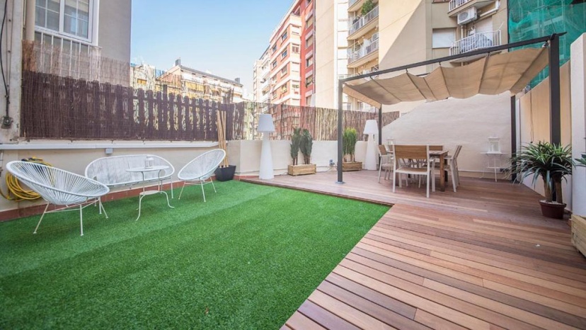 You Stylish Business Apartments — комфортный отель в Барселоне