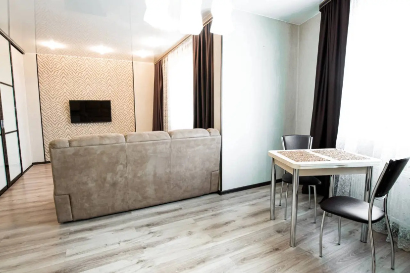 Pritomskij 7/7 Dvuhkomnatnye apartamenty biznes-klassa s vidom na Tom' — комфортный отель в Кемерове
