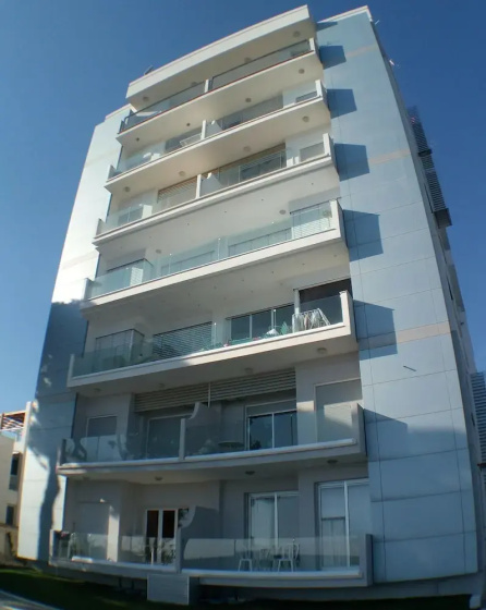 3 Bed Apartment on the Beach — отель с удобным расположением в Лимассол