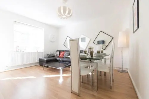 Цены на 3 Bed Apartment Zone 1 Central London в Лондоне