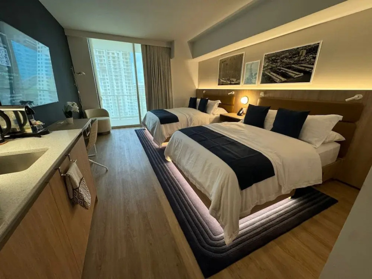 Lux Studio W City Views and Pool — отель с удобствами в Майами