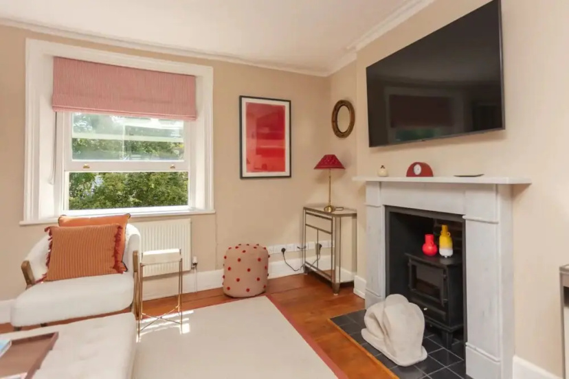Stunning 2 Bedroom Apartment in the Heart of Chelsea — отзывы гостей и цены