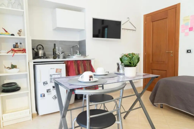 Neapolitan-Style Apartment — отель с удобствами в Неаполе