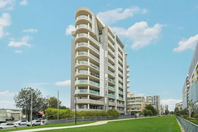 Kozyguru | Mascot | 2 Bed Apt + Free Parking — забронировать отель в Сиднее