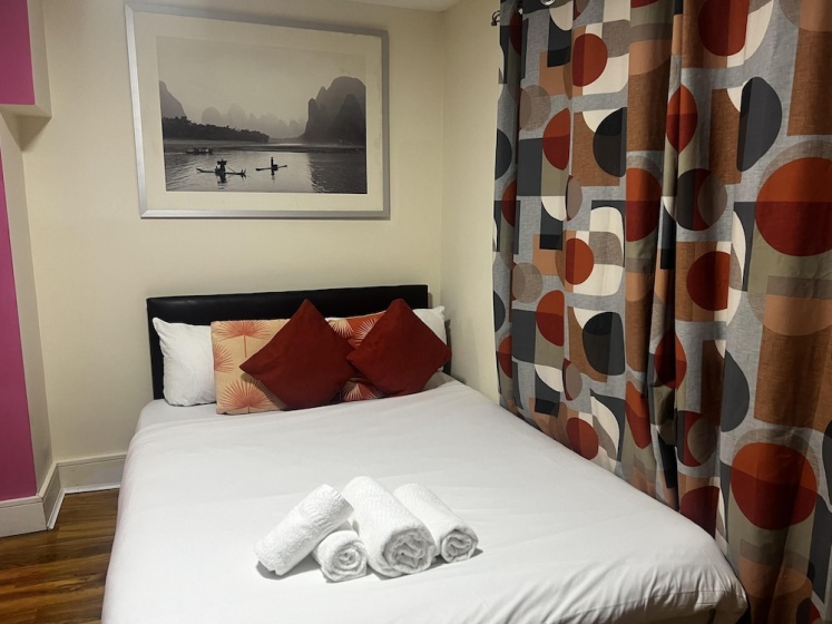 Deluxe 1-bed Apartment in Greenford — отель с удобным расположением в Лондоне