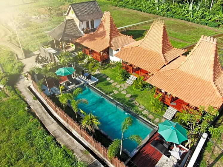 Romantic deluxe 0ne-bedroom wooden villa 3 — отель с удобствами в Убуде
