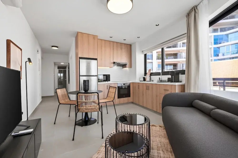 Finikoudes Marina View 201 — комфортный отель в Ларнака