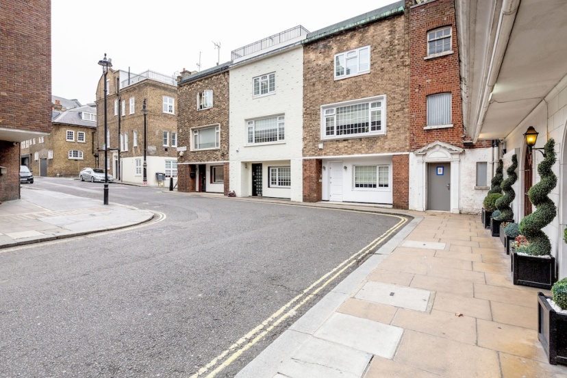 Beautiful House in Heart of Mayfair — отель с удобствами в Лондоне