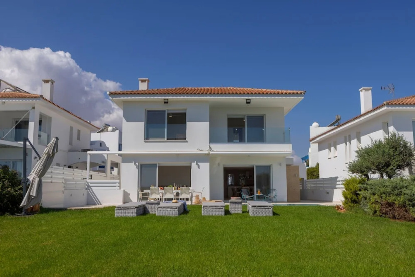 Protaras Sirina Seafront Paradise — отель с удобствами в Протарас