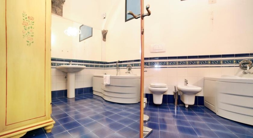 Your Home in Florence Tornabuoni — забронировать отель в Флоренции