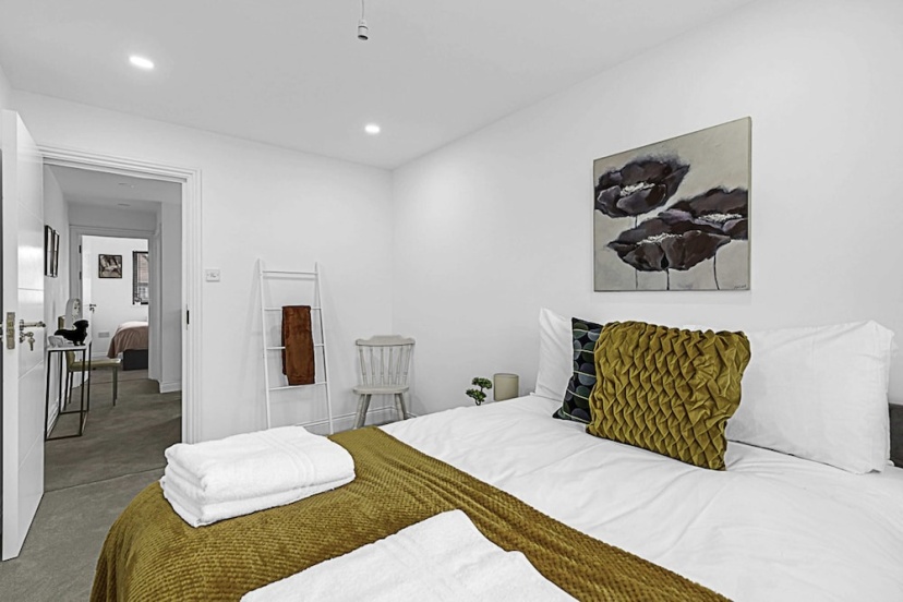 Beautiful 3 Bed Abode in Hanwell — отель с удобствами в Лондоне