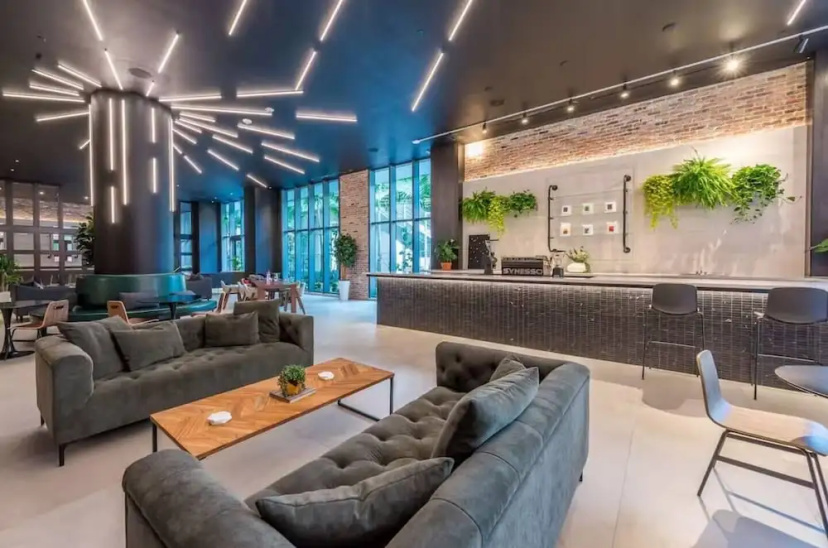 Premium Studio Near Bayside Pool Gym Views — отель с удобствами в Майами
