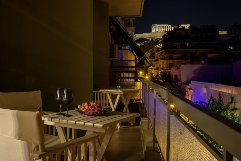 Acropolis Grand Apartment — комфортный отель в Афины