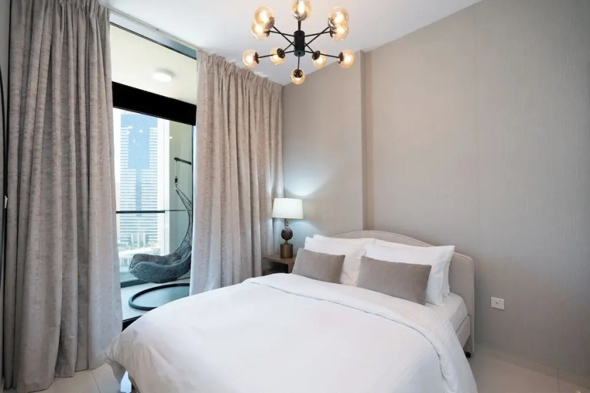 Contemporary -1BR Zada Towers — забронировать отель в Дубае
