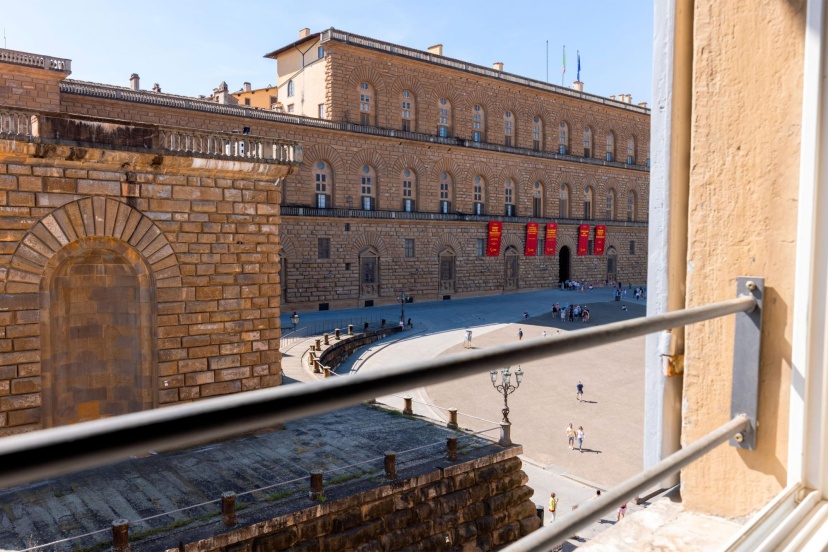 Florence Center 4 Bedrooms Apartment with Piazza Views. Piazza Pitti I — комфортный отель в Флоренции