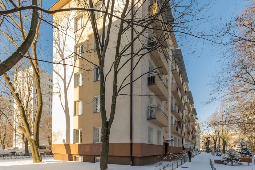 Bright Studio With Balcony by Renters — забронировать отель в Варшаве