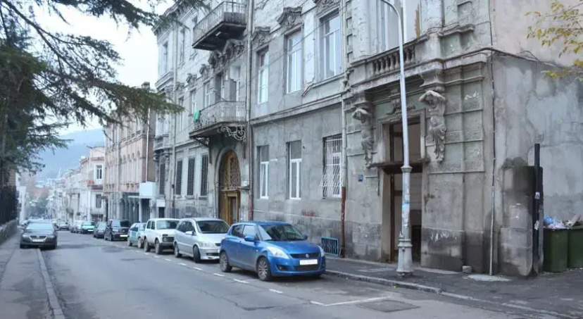 Apartment Charel na Ingorokva — отель в Тбилиси, Грузия