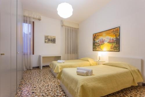 Home Venice Apartments - S. Samuele — забронировать отель в Венеции