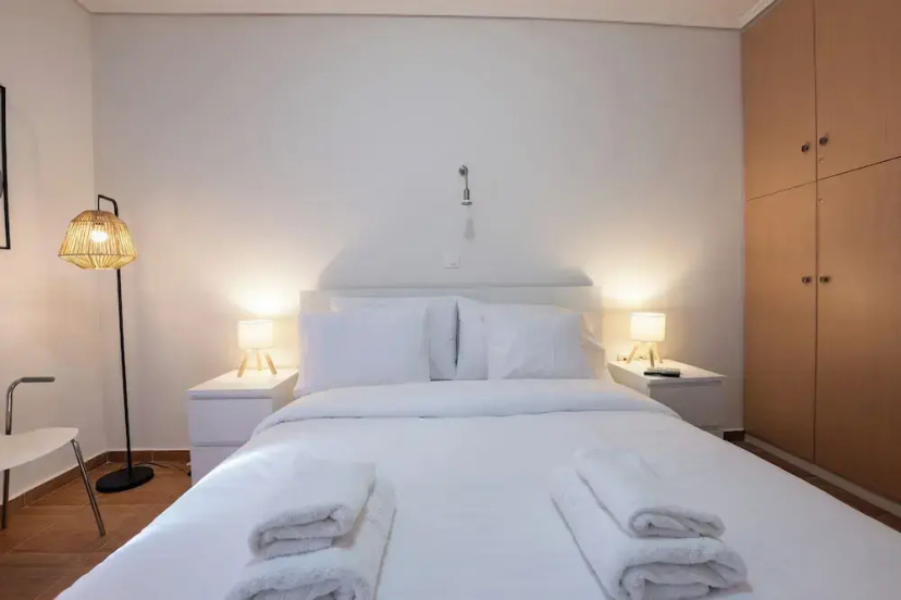 2BR hot tub prvt parking near metro — отель в Афины, Греция