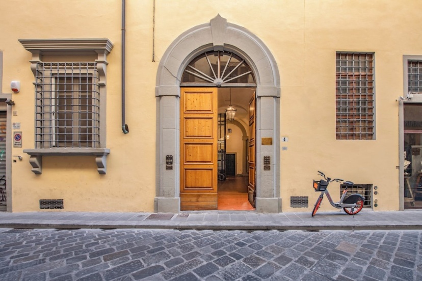 Mamo Florence - Borgo Santa Croce Apartment — отель в Флоренции, Италия